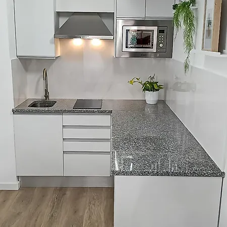 Bond * Funchal (Madeira)