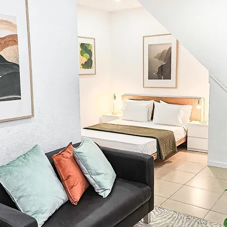 Bond * Funchal (Madeira)